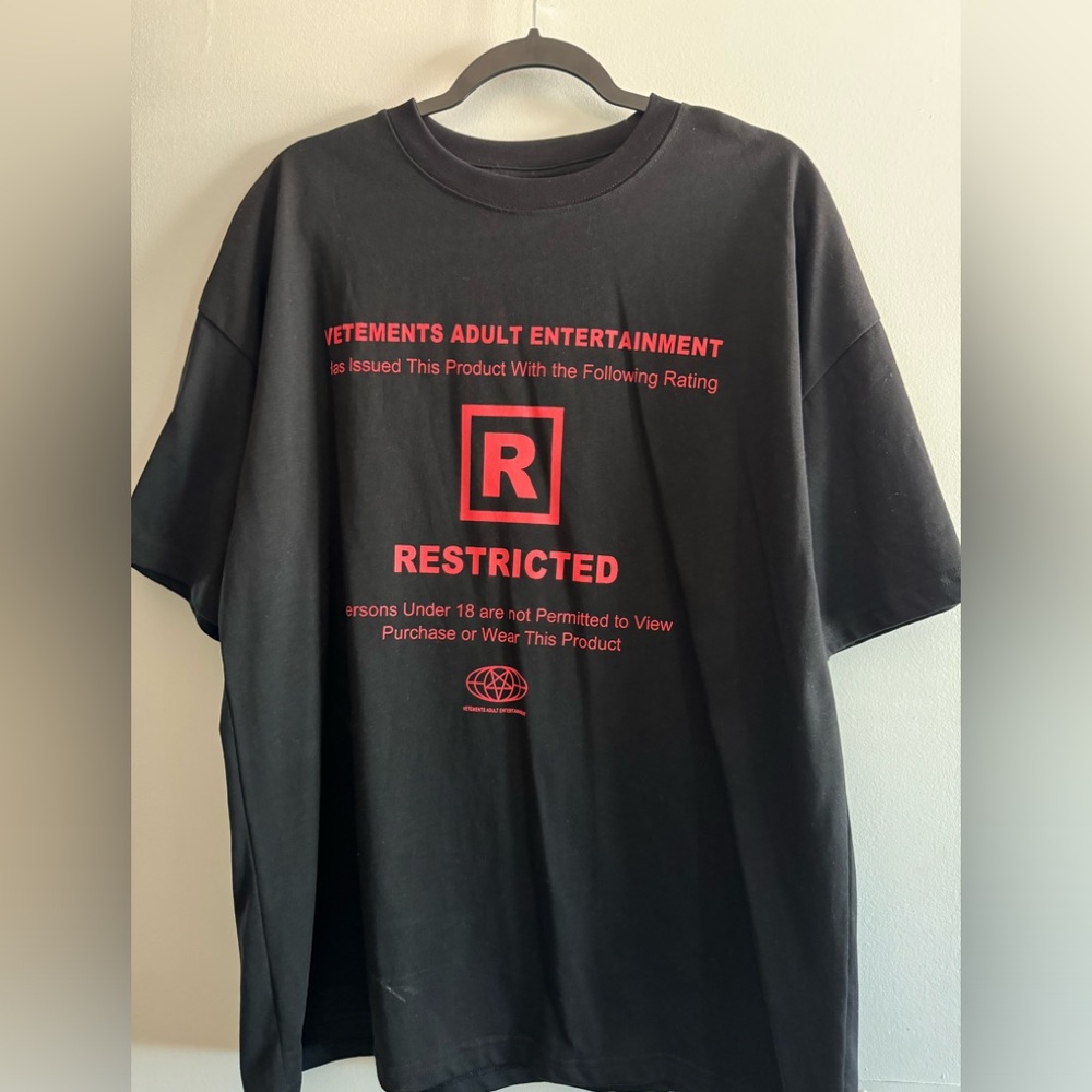 vetements restricted tee